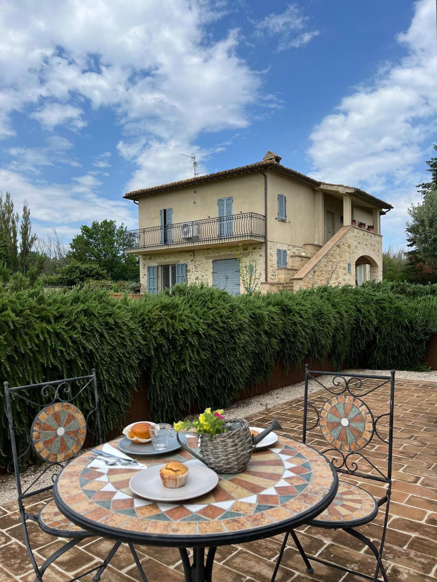 Agriturismo Qui E Ora Bevagna Buitenkant foto